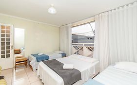 Quarto em casa compartilhada 5 min da Esplanada